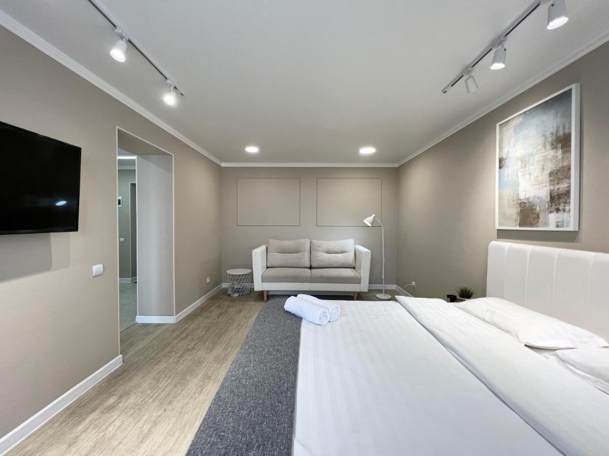 Luxury Apartments パヴロダル エクステリア 写真