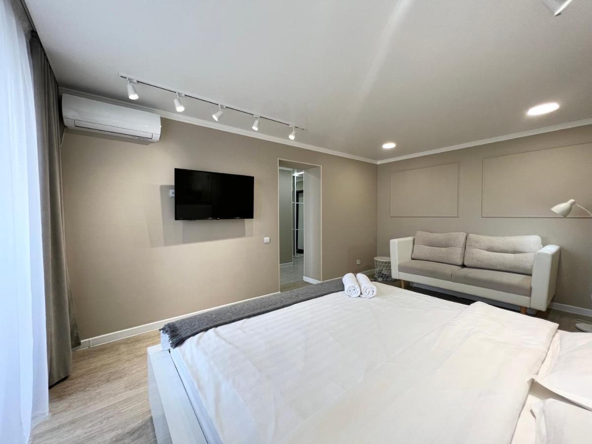 Luxury Apartments パヴロダル エクステリア 写真